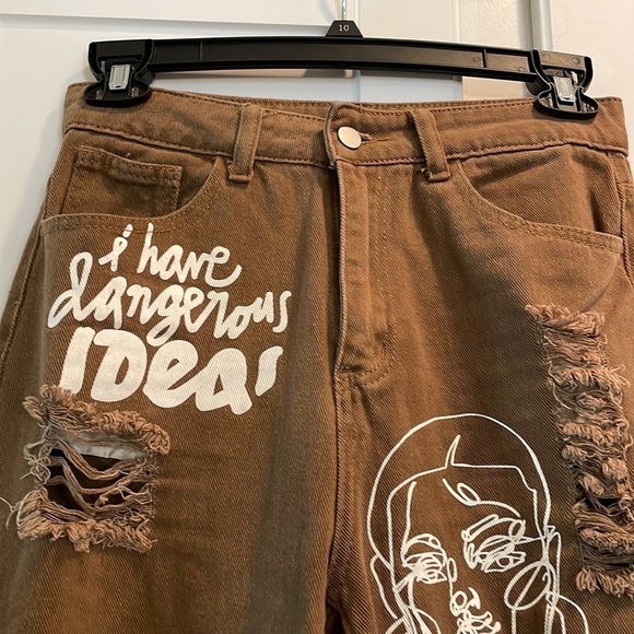 SHEIN FIGURE AND SLOGAN GRAPHIC RIPPED JEANS SIZE M - Picture 13 of 17